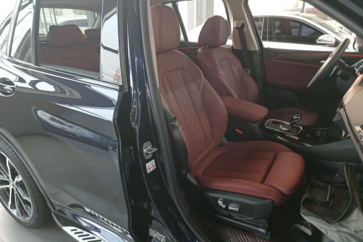 宝马X3 2022款 改款 xDrive30i 领先型 M曜夜套装局部细节41