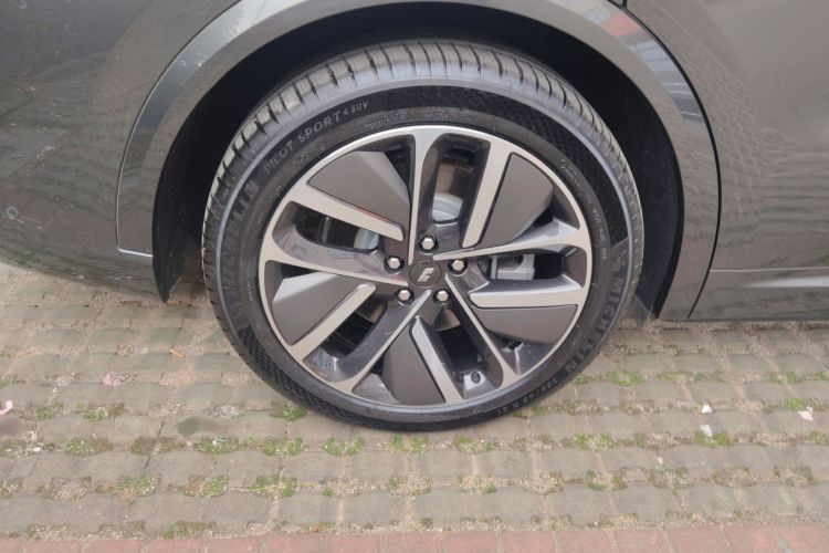 理想汽车 理想L9 2024款 Ultra车身外观6007