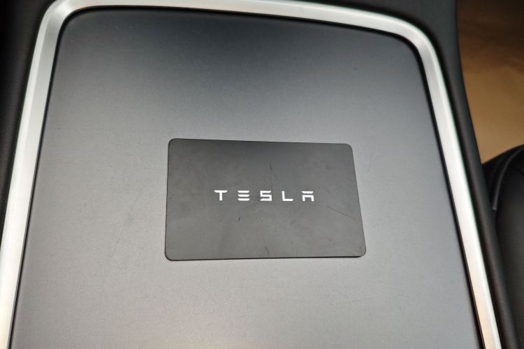 特斯拉 Model 3 2022款 后轮驱动版中控内饰11