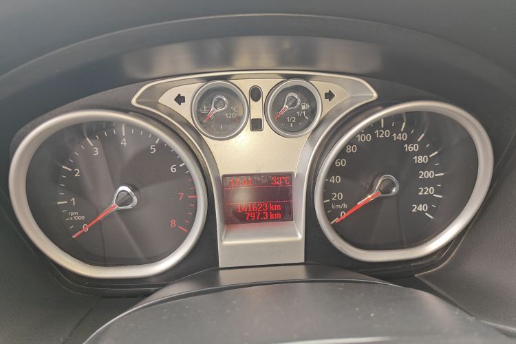 福特 福克斯 2013款 两厢经典 1.8L 自动基本型中控内饰14