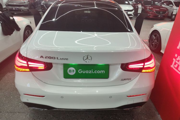 奔驰A级 2024款 改款 A 200 L 时尚型车身外观6