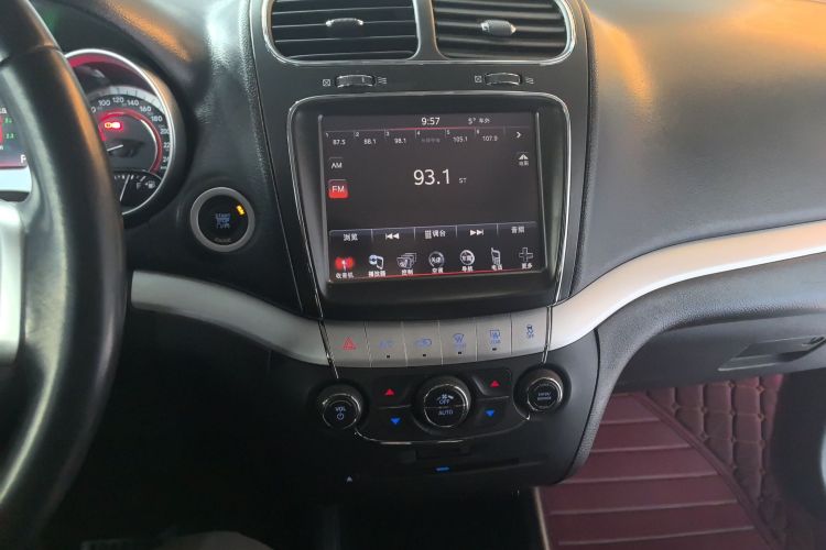 道奇 酷威 2013款 2.4L 两驱尊尚版中控内饰16