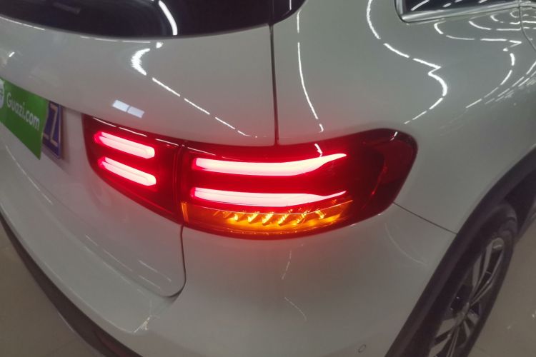 奔驰GLB 2024款 GLB 200 动感型车身外观9