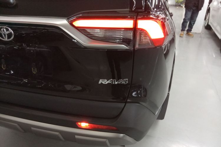 丰田 RAV4荣放 2024款 2.0L CVT两驱风尚Plus版车身外观6006