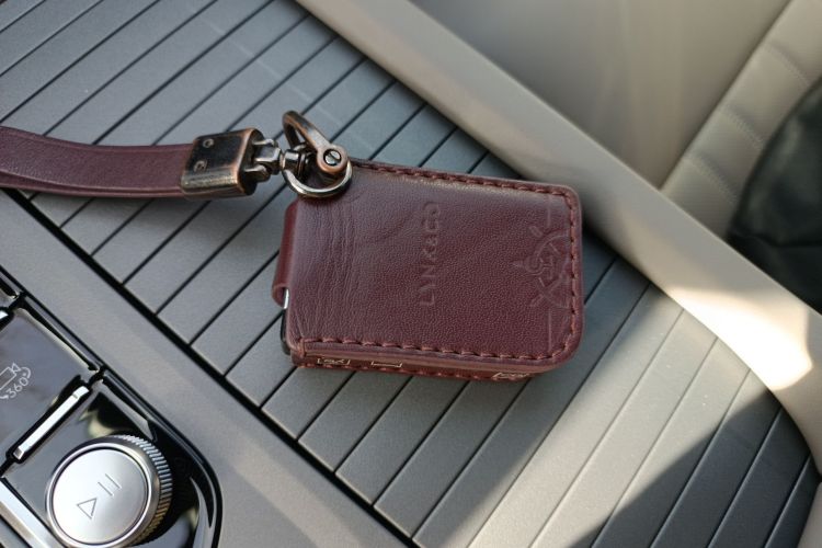 领克09 EM-P 2023款 2.0TD EM-P 远航版PM 七座中控内饰7001