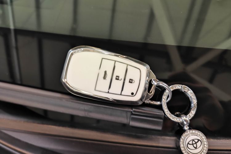 丰田 卡罗拉 2023款 1.8L 智能电混双擎 先锋版中控内饰11