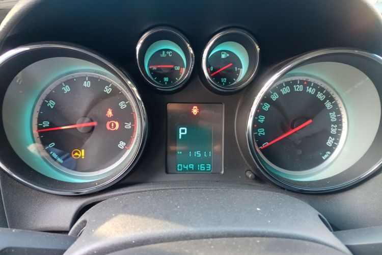 别克 英朗 2014款 XT 1.6L 自动时尚版中控内饰14