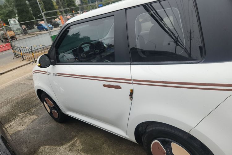 长安启源 长安Lumin 2022款 155km 清甜款车身外观4