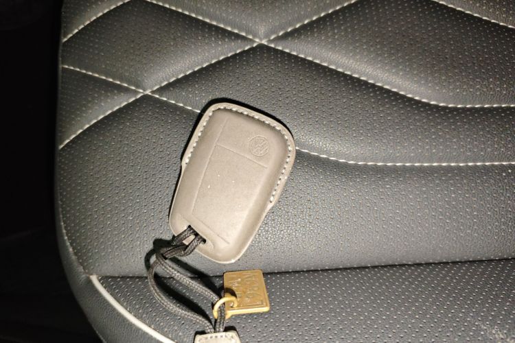 大众 途观L 2023款 改款 330TSI 自动两驱R-Line越享版中控内饰7001