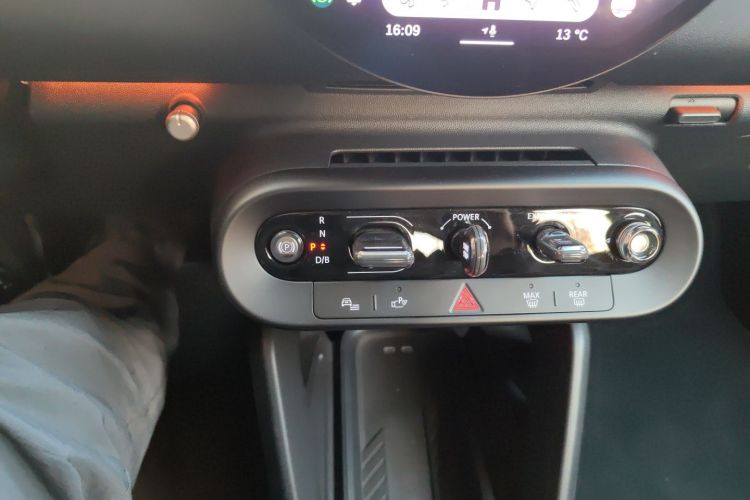 电动MINI COOPER 2024款 456km COOPER E 经典派中控内饰18