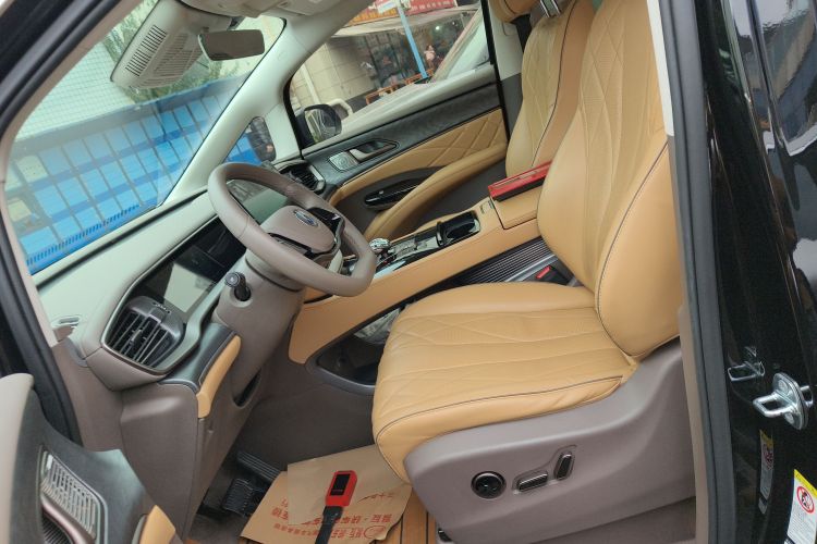 腾势D9 2022款 DM-i 1040 尊贵型中控内饰19