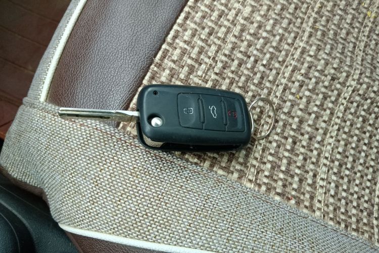 大众 Polo 2016款 1.4L 手动风尚型中控内饰7001