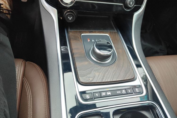 捷豹XFL 2018款 XFL 2.0T 250PS 豪华版中控内饰18