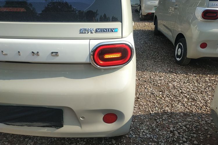 五菱汽车 宏光MINIEV 2024款 第三代 215km 进阶版车身外观9