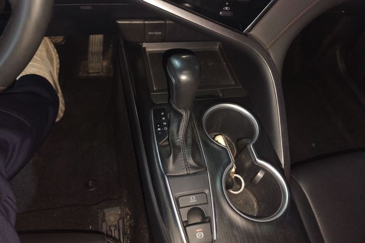 丰田 凯美瑞 2022款 2.0GVP 领先版中控内饰18