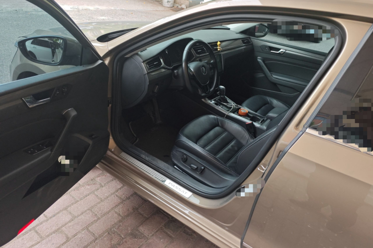 大众 帕萨特 2017款 330TSI DSG尊荣版中控内饰7003