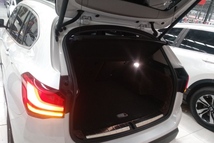 宝马X1 2021款 sDrive25Li 领先型机舱底盘23