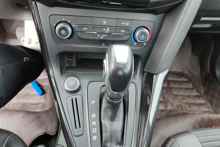 福特 福克斯 2018款 三厢经典 1.6L 自动风尚型智行版中控内饰18