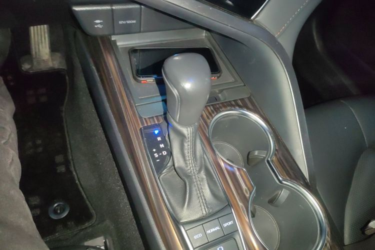 丰田 凯美瑞 2019款 2.5G 豪华版 国VI中控内饰18