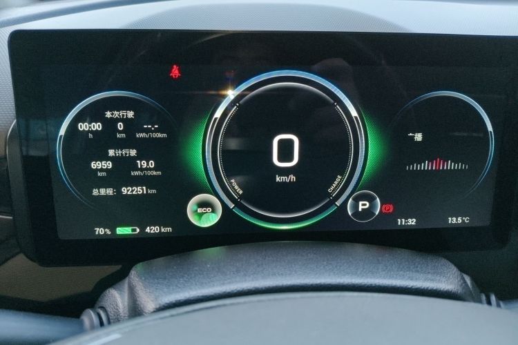 埃安 AION V 2021款 Plus 80 智领版 三元锂中控内饰14