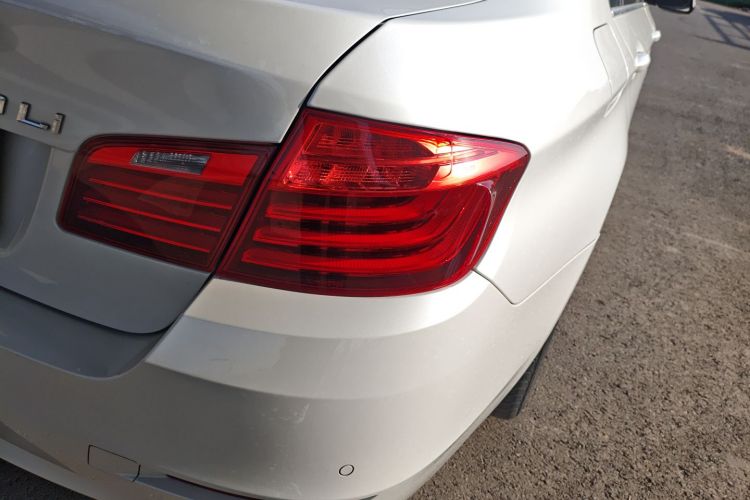 宝马5系 2014款 520Li 典雅型车身外观9