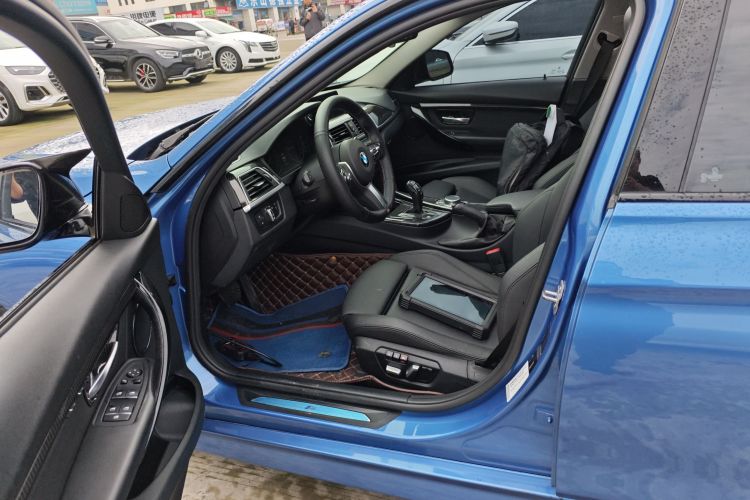 宝马3系 2018款 320Li 领先型M运动套装中控内饰19