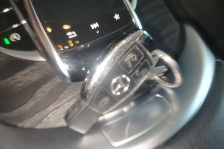 奔驰C级 2017款 改款 C 200 L 运动版中控内饰7001