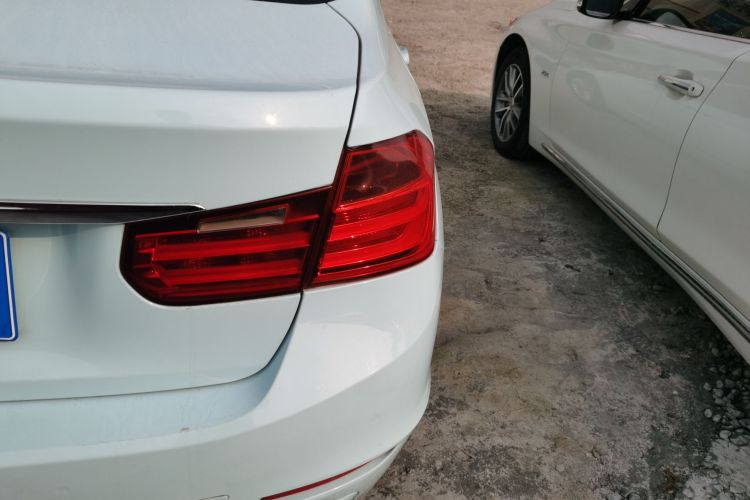 宝马3系 2015款 320Li 超悦版时尚型车身外观9