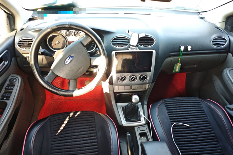 福特 福克斯 2013款 两厢经典 1.8L 手动基本型中控内饰12