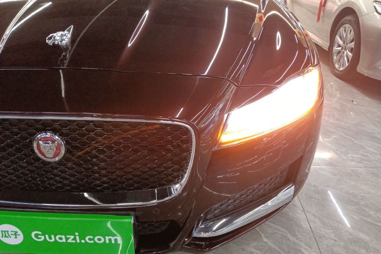 捷豹XFL 2018款 XFL 2.0T 250PS 豪华版局部细节36