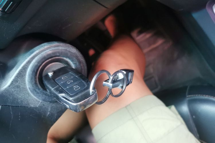 北京BJ40 2017款 40L 2.3T 自动四驱环塔冠军版中控内饰7001