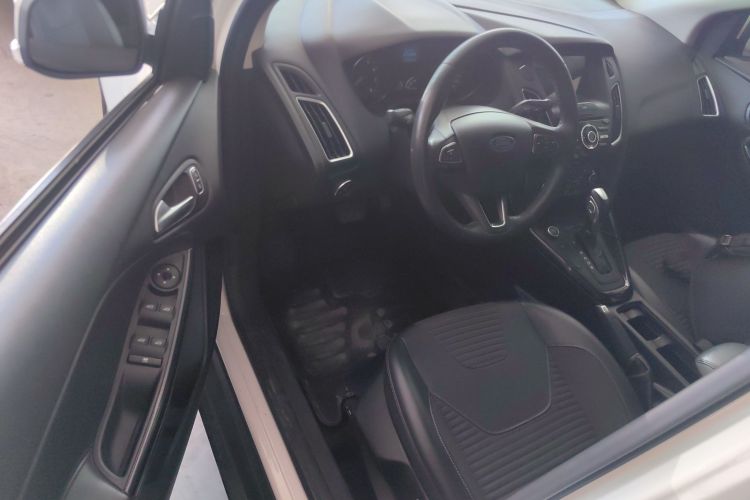 福特 福克斯 2018款 两厢经典 EcoBoost 125 自动超能风尚型智行版中控内饰7003