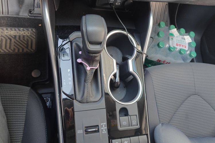 丰田 汉兰达 2023款 2.5L智能电混双擎两驱精英版 5座中控内饰18