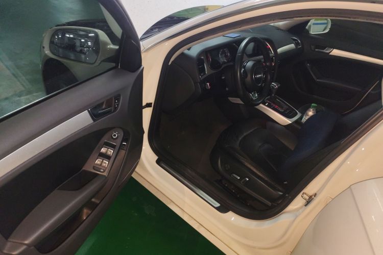 奥迪A4L 2013款 35 TFSI 自动标准型中控内饰20