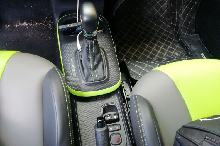 荣威 科莱威CLEVER 2021款 302km新四座超能版中控内饰18