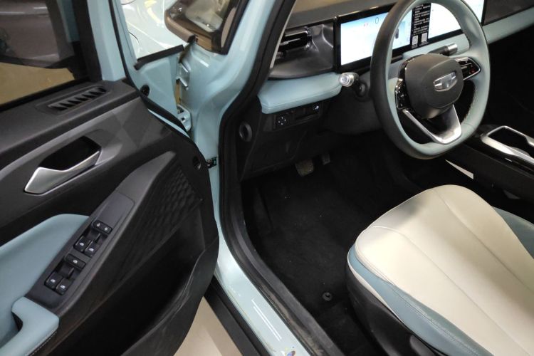 吉利几何E萤火虫 2024款 401km 萤光中控内饰7003