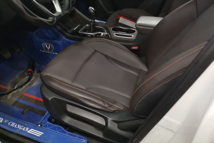 长安CS35PLUS 2019款 1.6L 手动酷联版中控内饰19