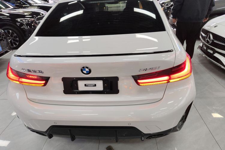 宝马3系 2023款 325i M运动曜夜套装车身外观6