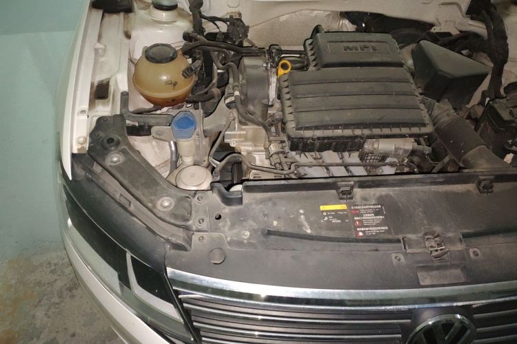 大众 2019款 朗逸启航 1.5L 手动风尚版 国VI机舱底盘25