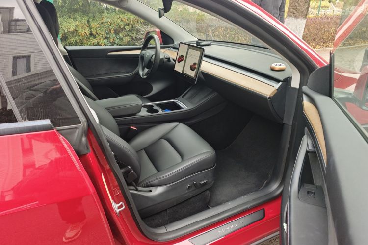 特斯拉 Model Y 2021款 长续航全轮驱动版局部细节9005