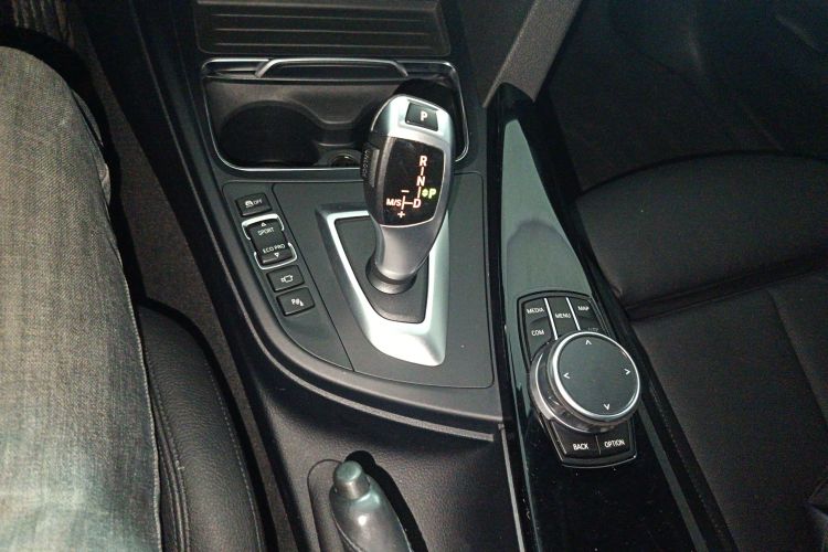 宝马3系GT 2019款 320i M运动套装局部细节18