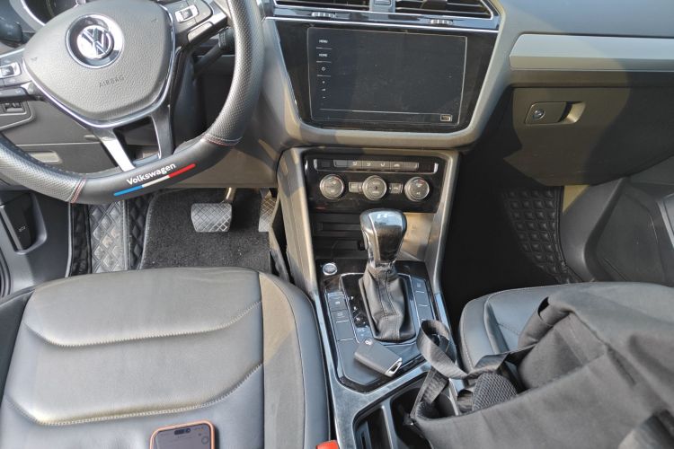 大众 途观L 2020款 330TSI 自动两驱全景舒适版 国VI中控内饰16