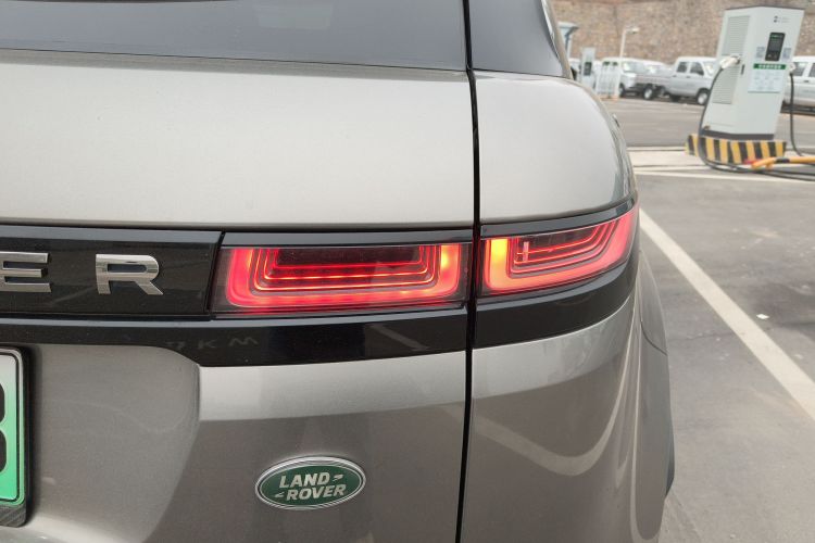 路虎 揽胜极光新能源 2022款 极光L P300e 插电式电动混合版车身外观9