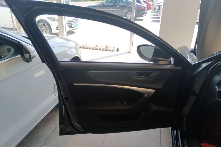 奥迪A6L 2024款 45 TFSI 臻选动感型中控内饰47