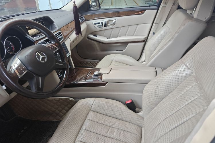 奔驰E级 2014款 E 300 L局部细节19