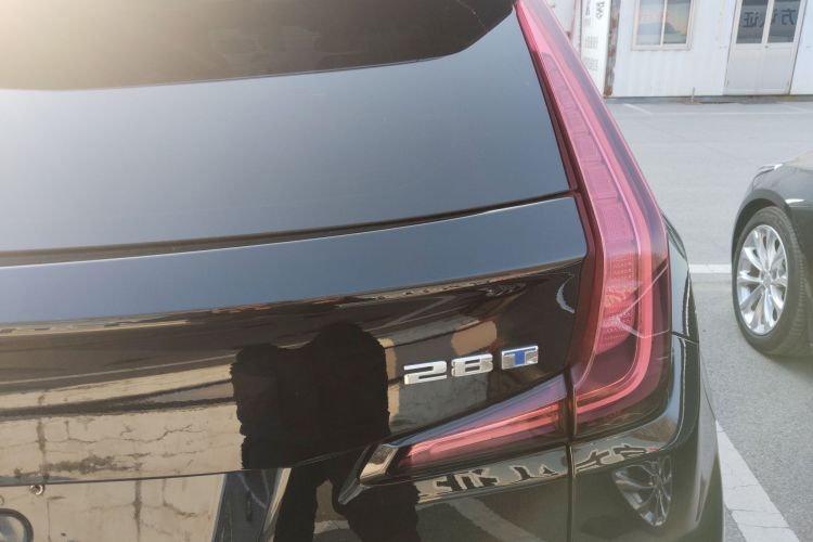 凯迪拉克XT4 2024款 28T 两驱豪华型车身外观9