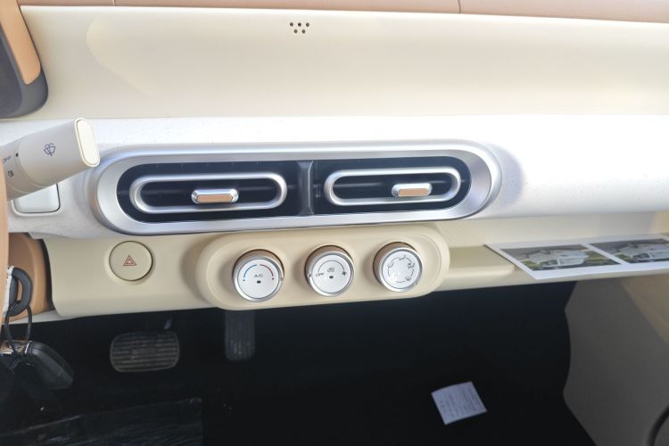 五菱汽车 宏光MINIEV 2024款 第三代 215km 青春版中控内饰16