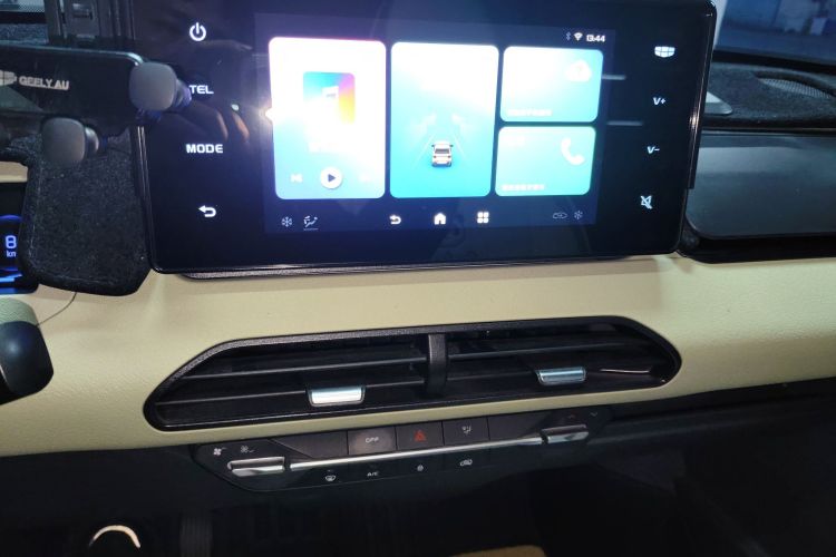 吉利银河 2023款 熊猫mini 200km 耐力熊中控内饰16