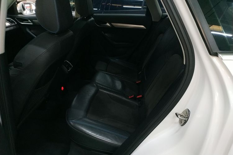 奥迪Q3 2017款 40 TFSI quattro 全时四驱运动型中控内饰21