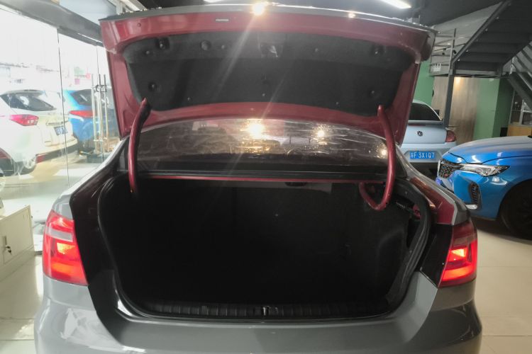 大众 宝来 2014款 1.6L 自动舒适型机舱底盘23